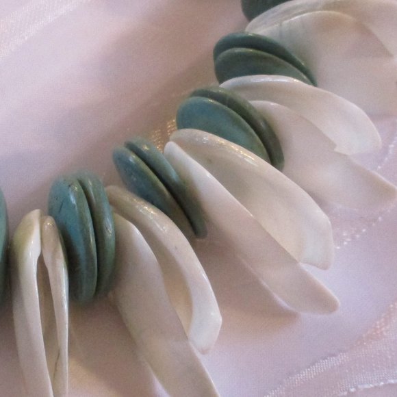 SEA FOAM GREEN - SEA SHELL – NECKLACE - NWOT - Picture 7 of 7
